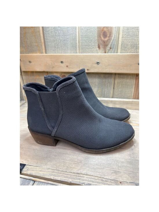 kenzie Shoes - 8M Kensie Booties Women Gerona Gray Cutouts Side Zip Chelsea Heeled Ankle Boots